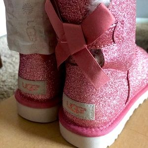 NIB Uggs w mini Bailey bow sparkle Size 6 Women’s